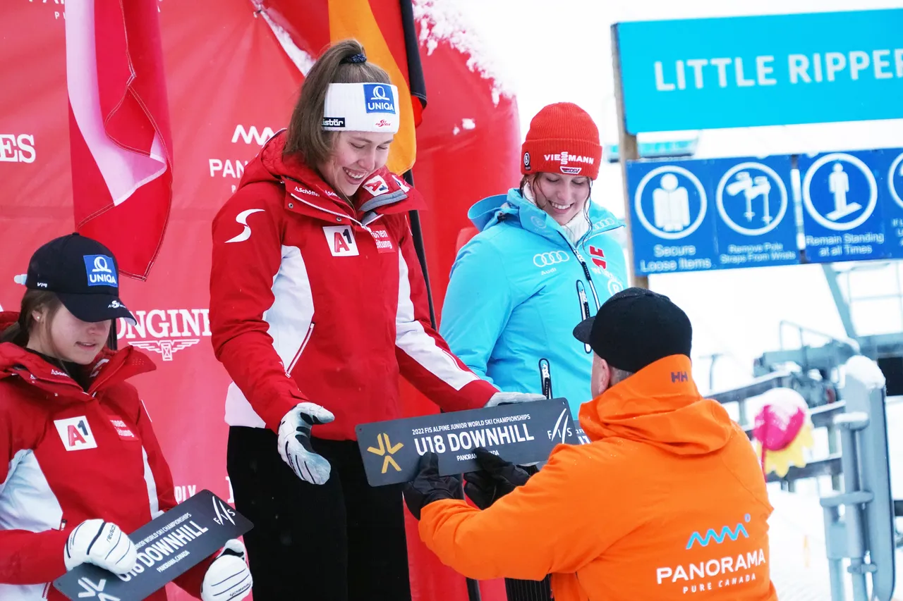 Women's DH | Medal Ceremony