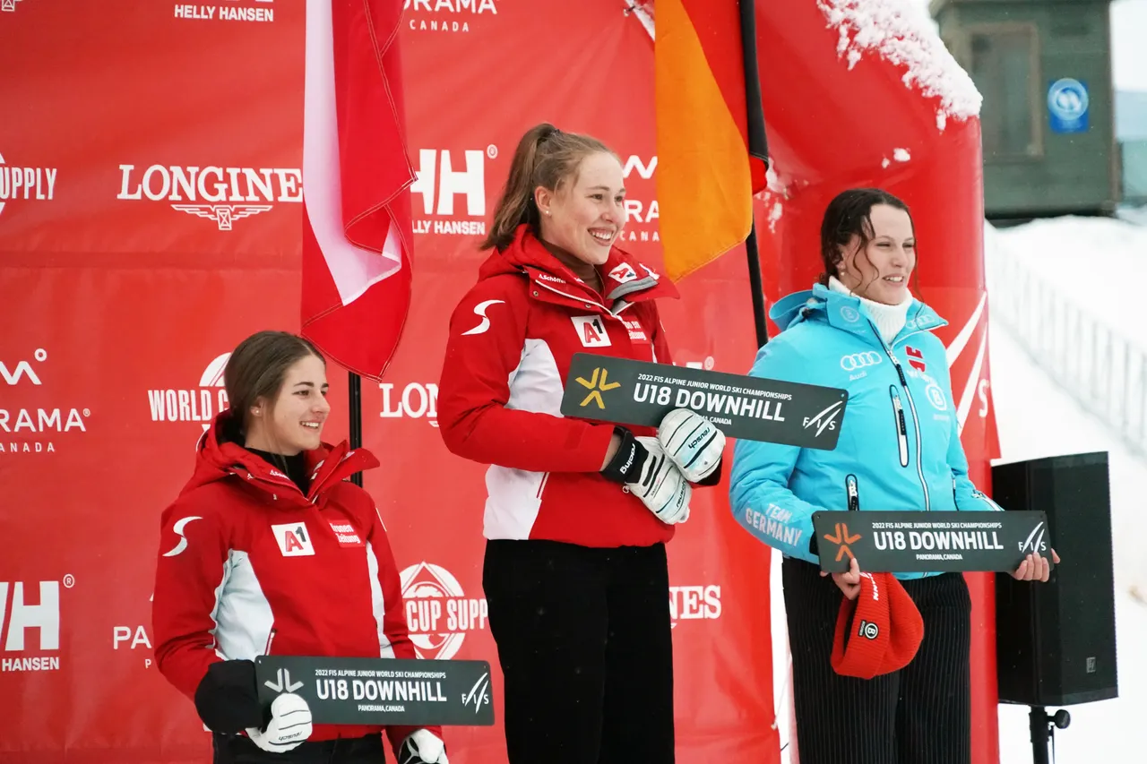 Women's DH | Medal Ceremony