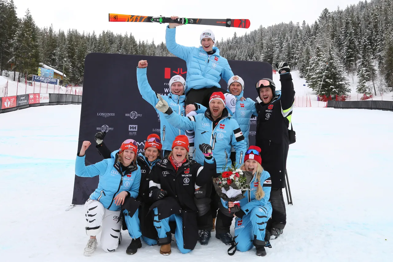 Men's DH | Flower Ceremony
