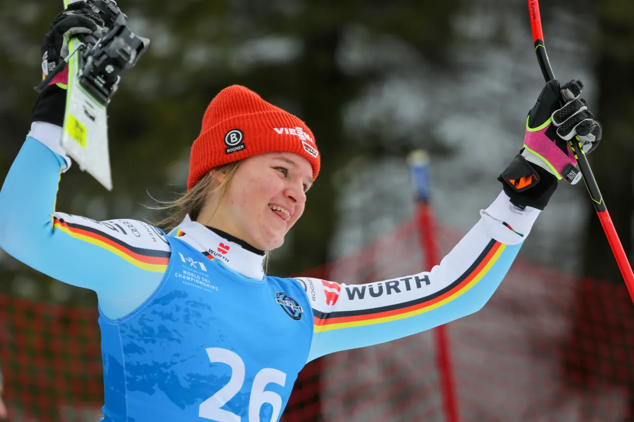 Women's DH | Flower Ceremony