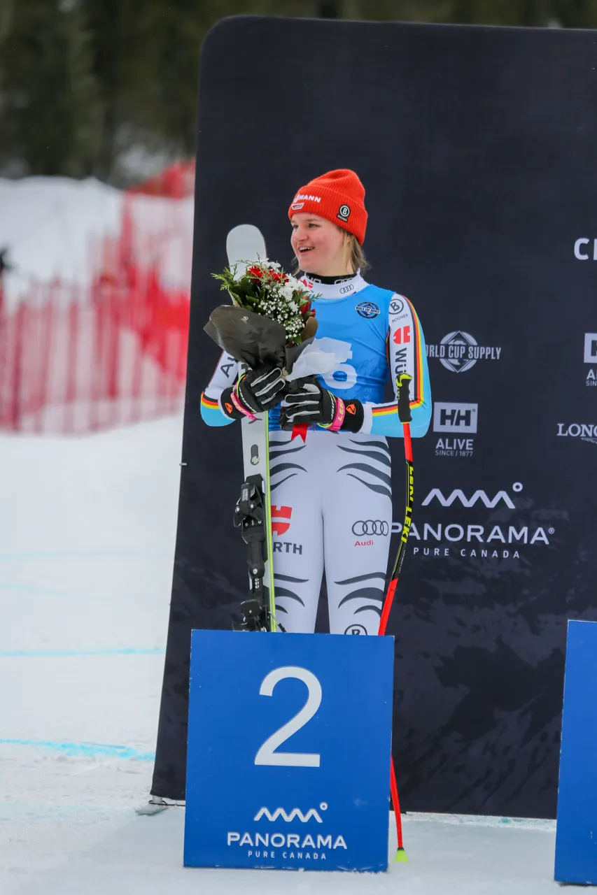 Women's DH | Flower Ceremony