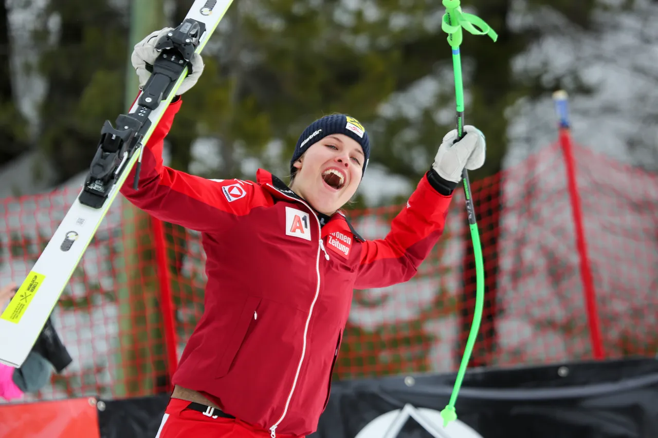 Women's DH | Flower Ceremony
