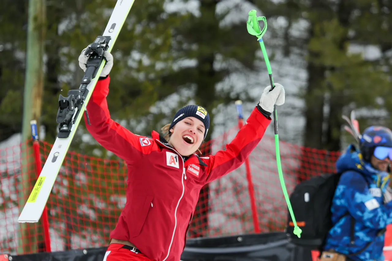 Women's DH | Flower Ceremony