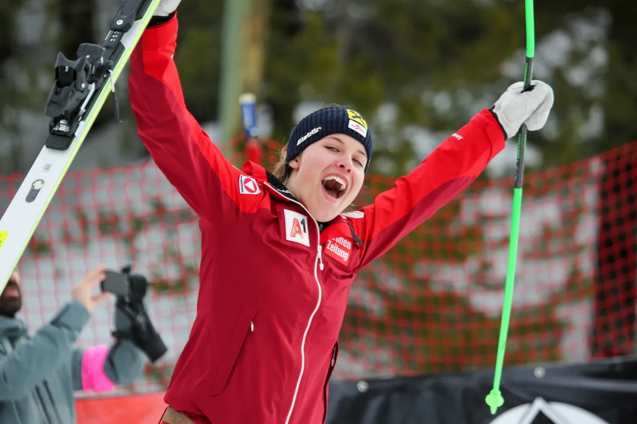 Women's DH | Flower Ceremony