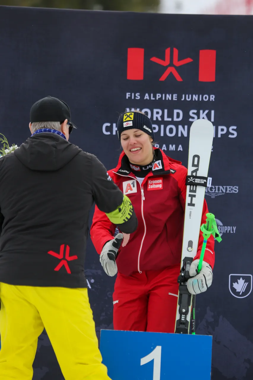 Women's DH | Flower Ceremony