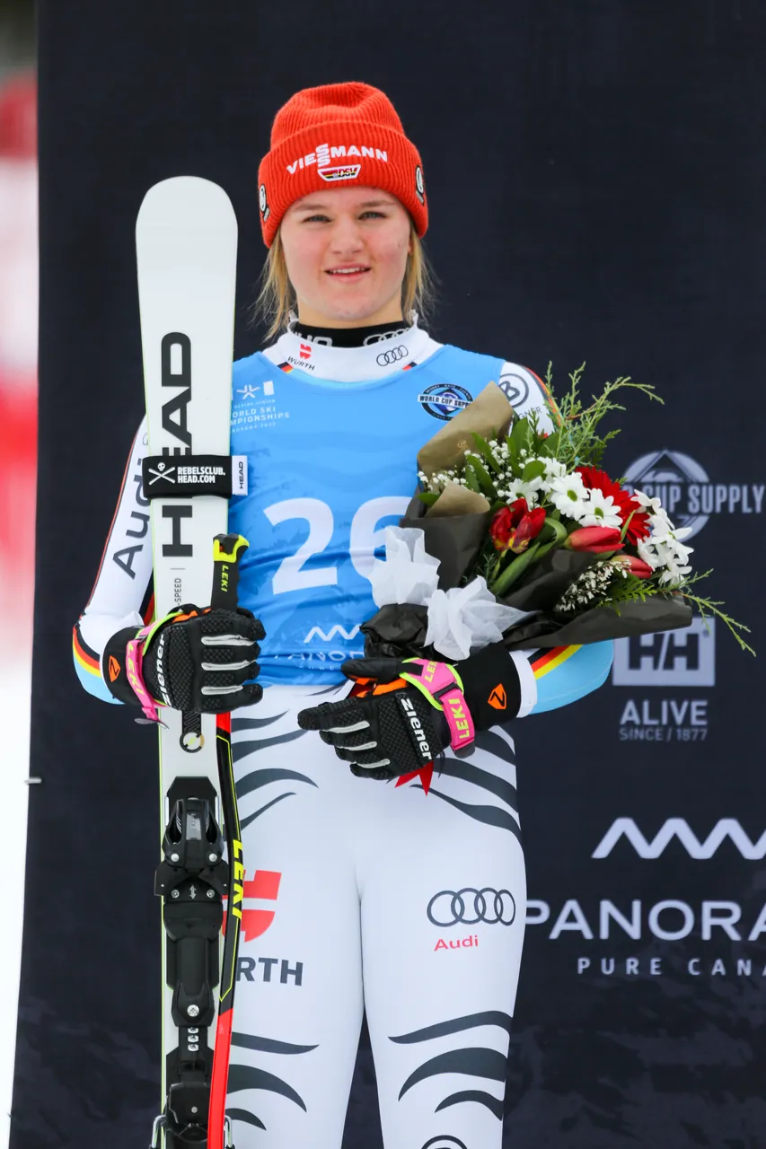 Women's DH | Flower Ceremony