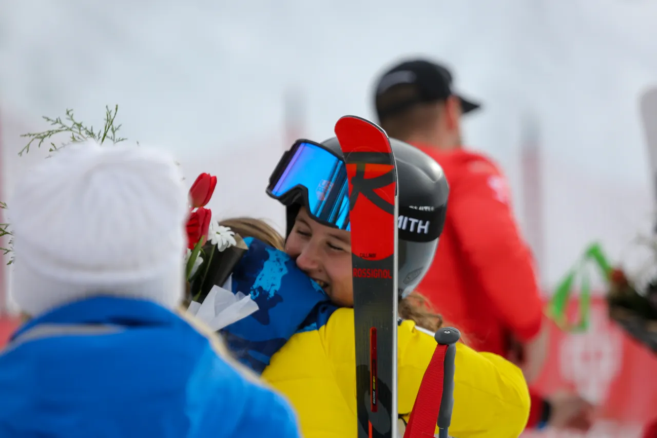 Women's DH | Flower Ceremony