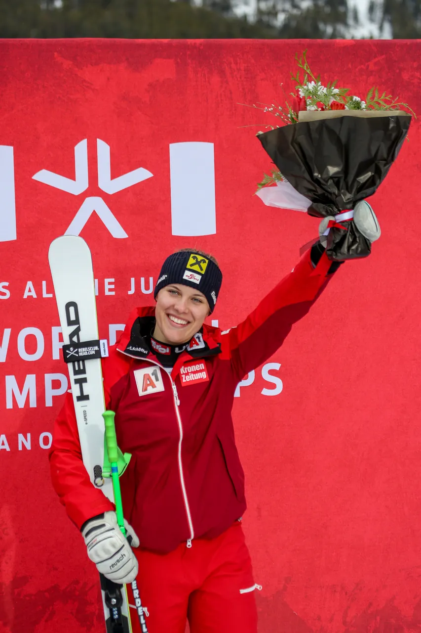 Women's DH | Flower Ceremony