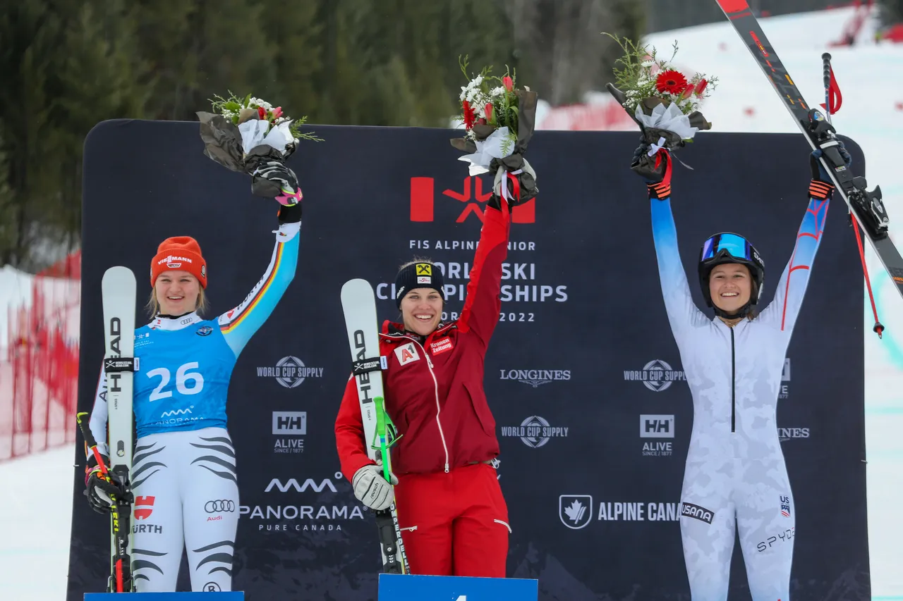 Women's DH | Flower Ceremony