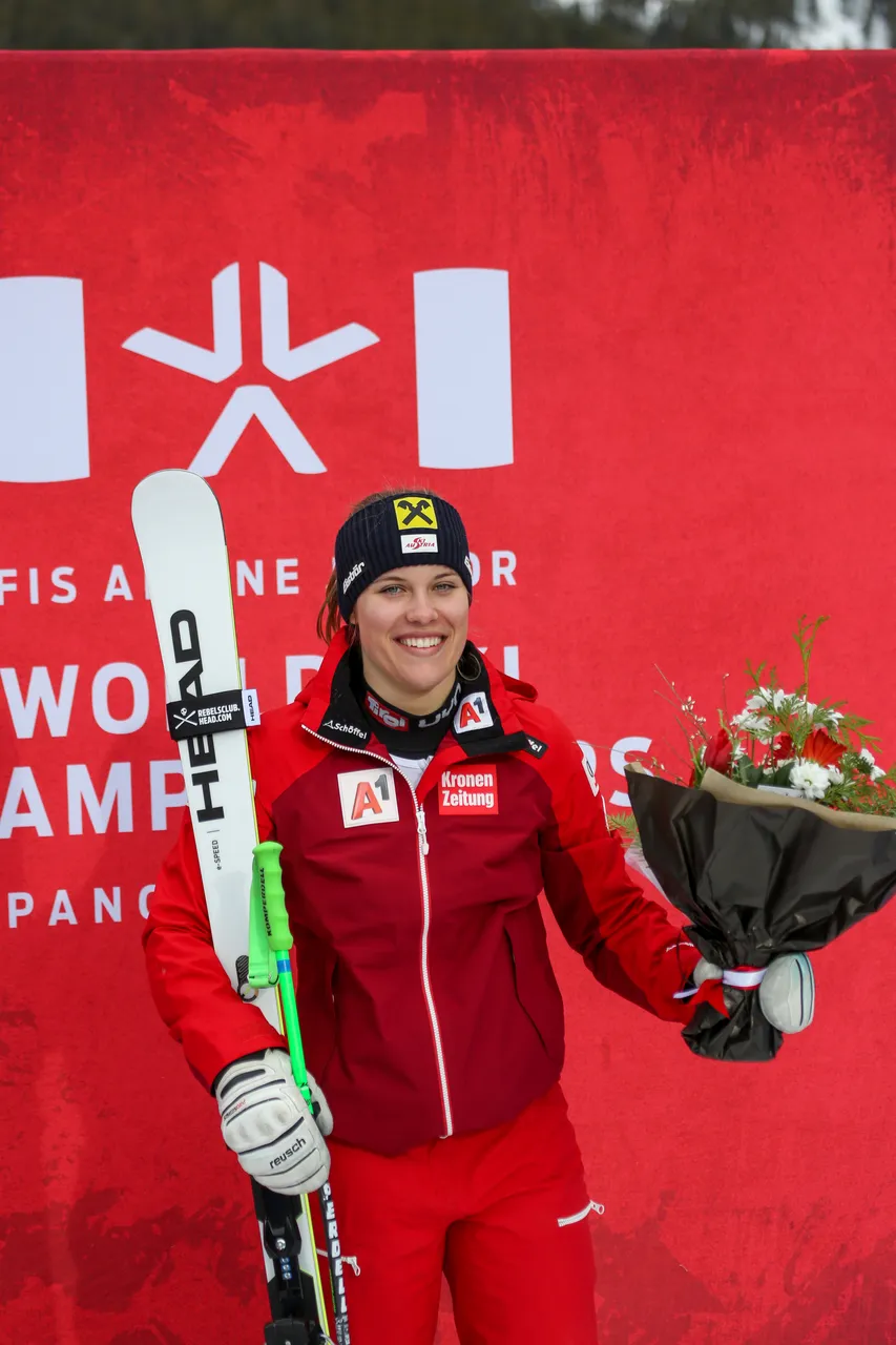Women's DH | Flower Ceremony