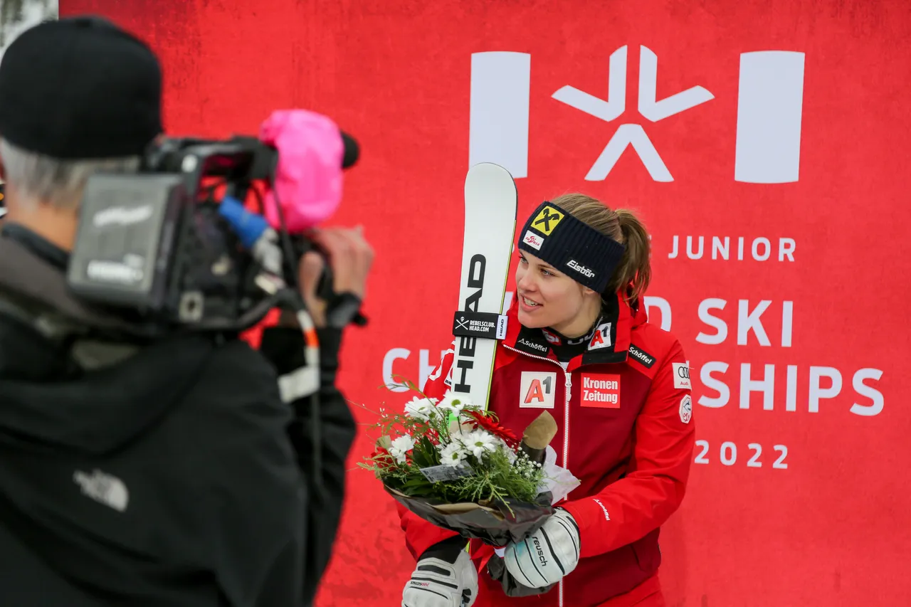 Women's DH | Flower Ceremony