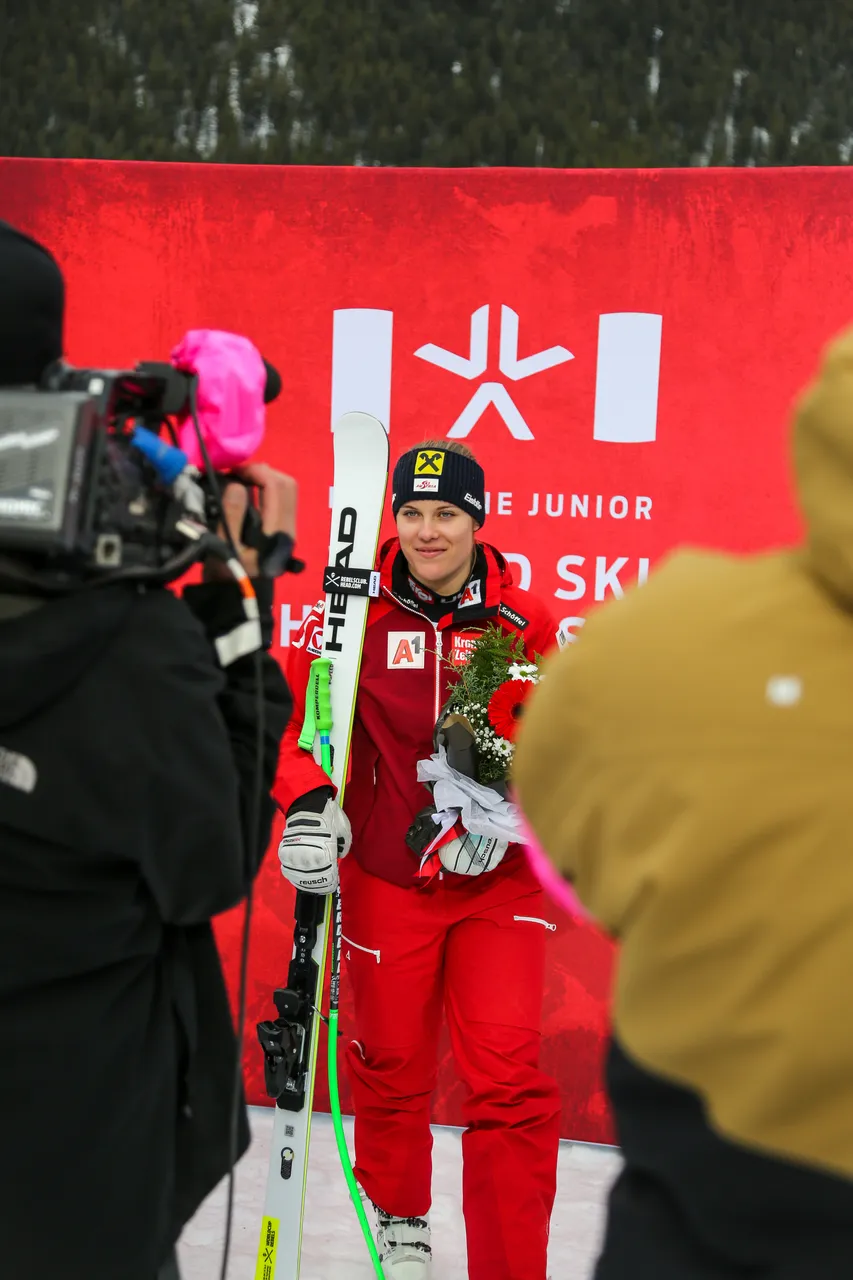Women's DH | Flower Ceremony