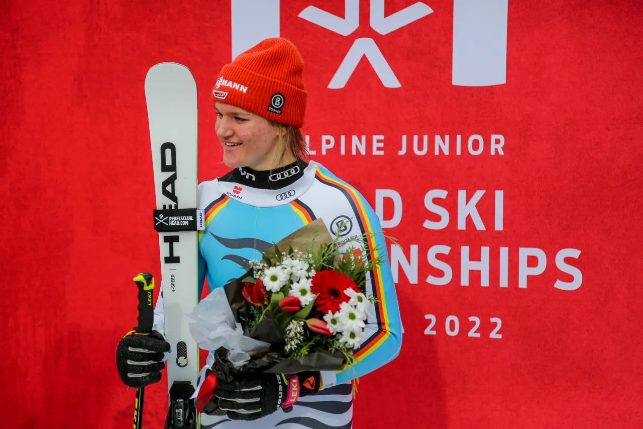 Women's DH | Flower Ceremony