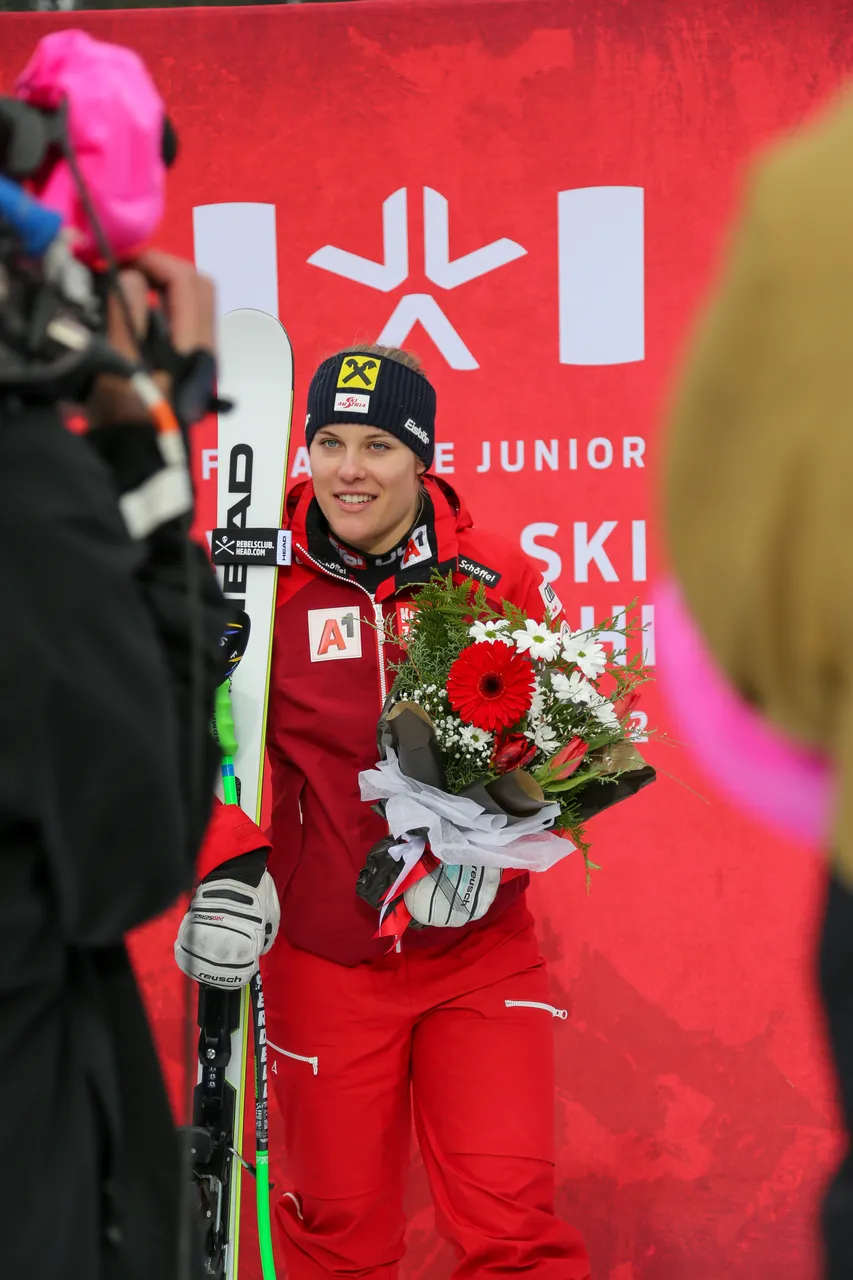 Women's DH | Flower Ceremony