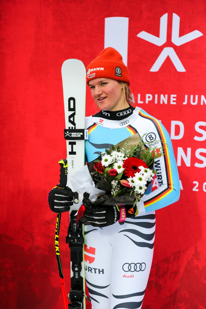Women's DH | Flower Ceremony