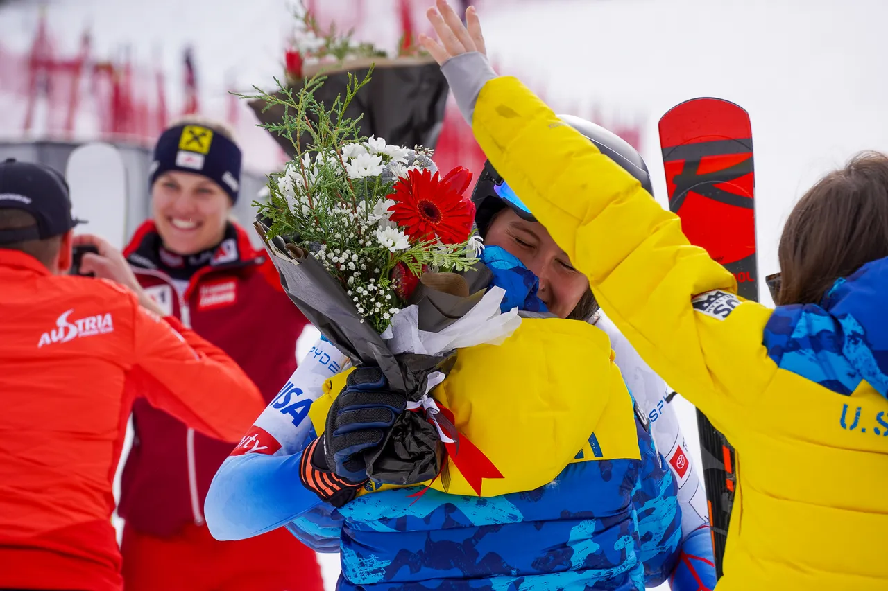 Women's DH | Flower Ceremony