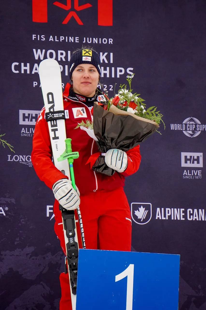 Women's DH | Flower Ceremony
