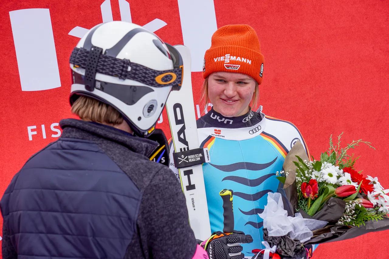 Women's DH | Flower Ceremony