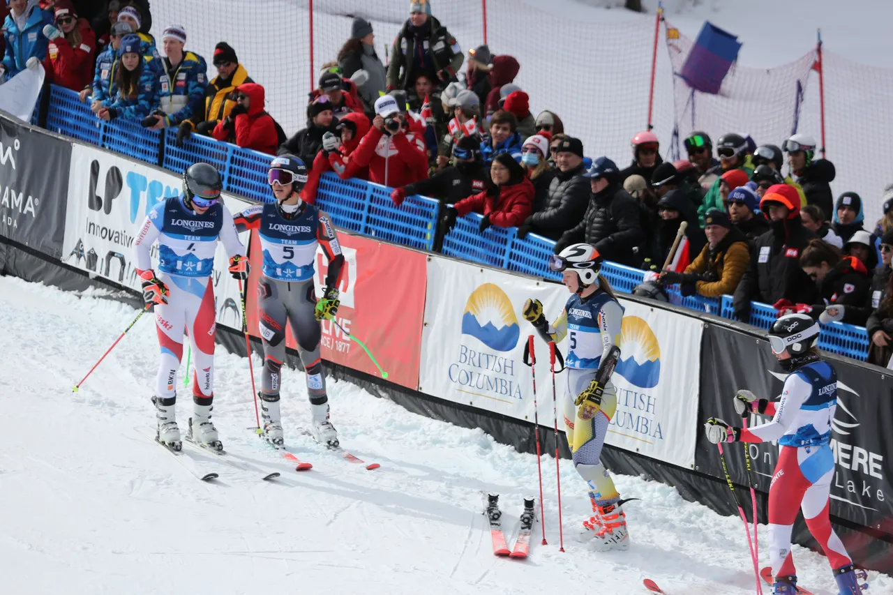Mixed Teams Event | On Course