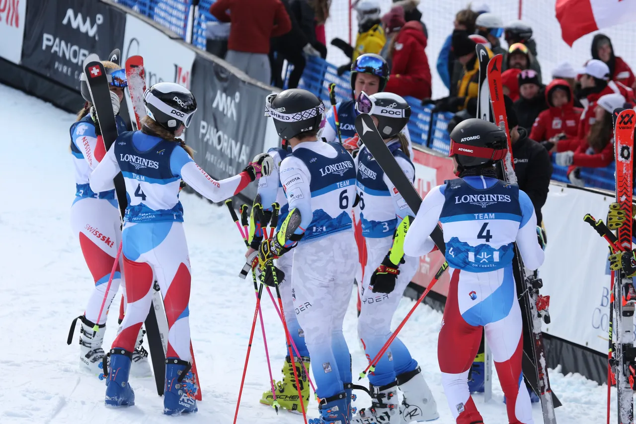 Mixed Teams Event | On Course