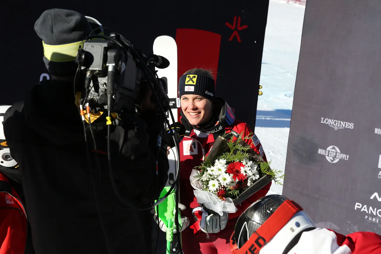 Women's AC-SL | Flower Ceremony