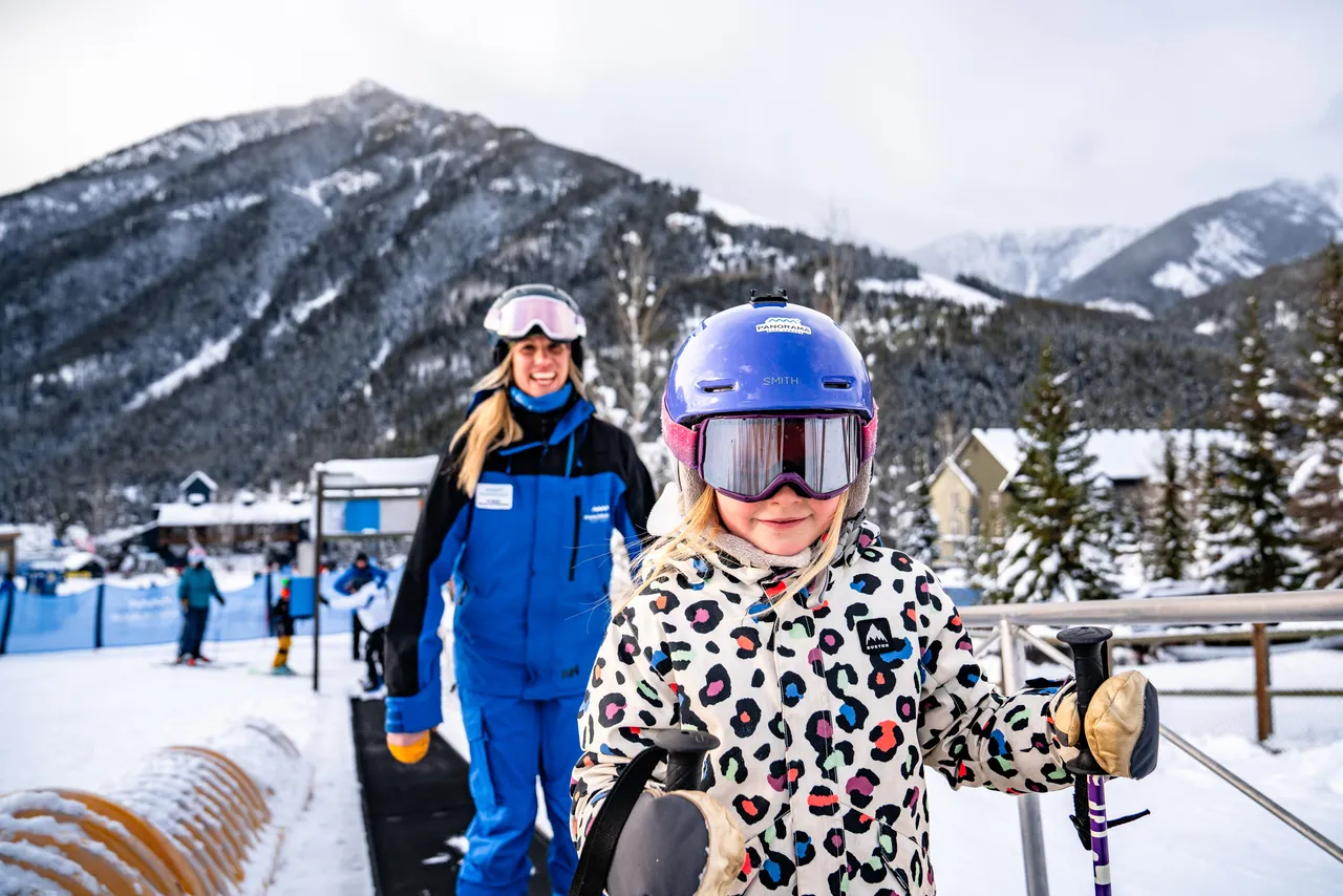 2024-12-15-pano-children-skiing-sm-129