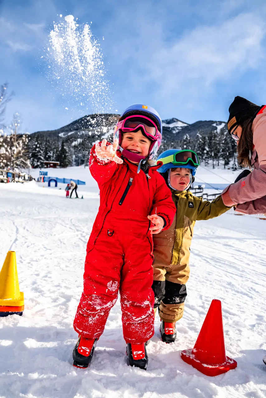 2024-12-15-pano-children-skiing-sm-158