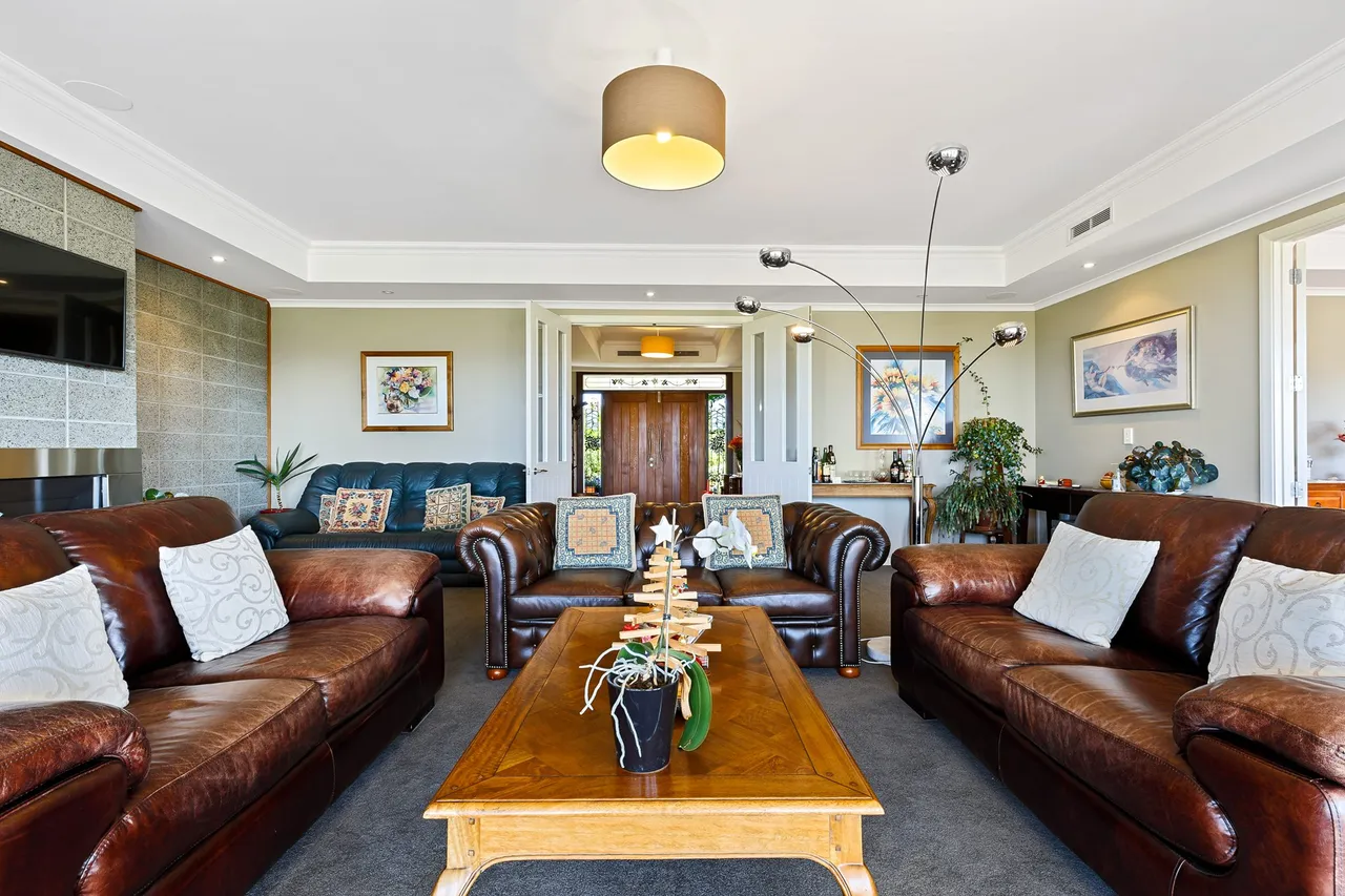 Ribbonwood  lounge