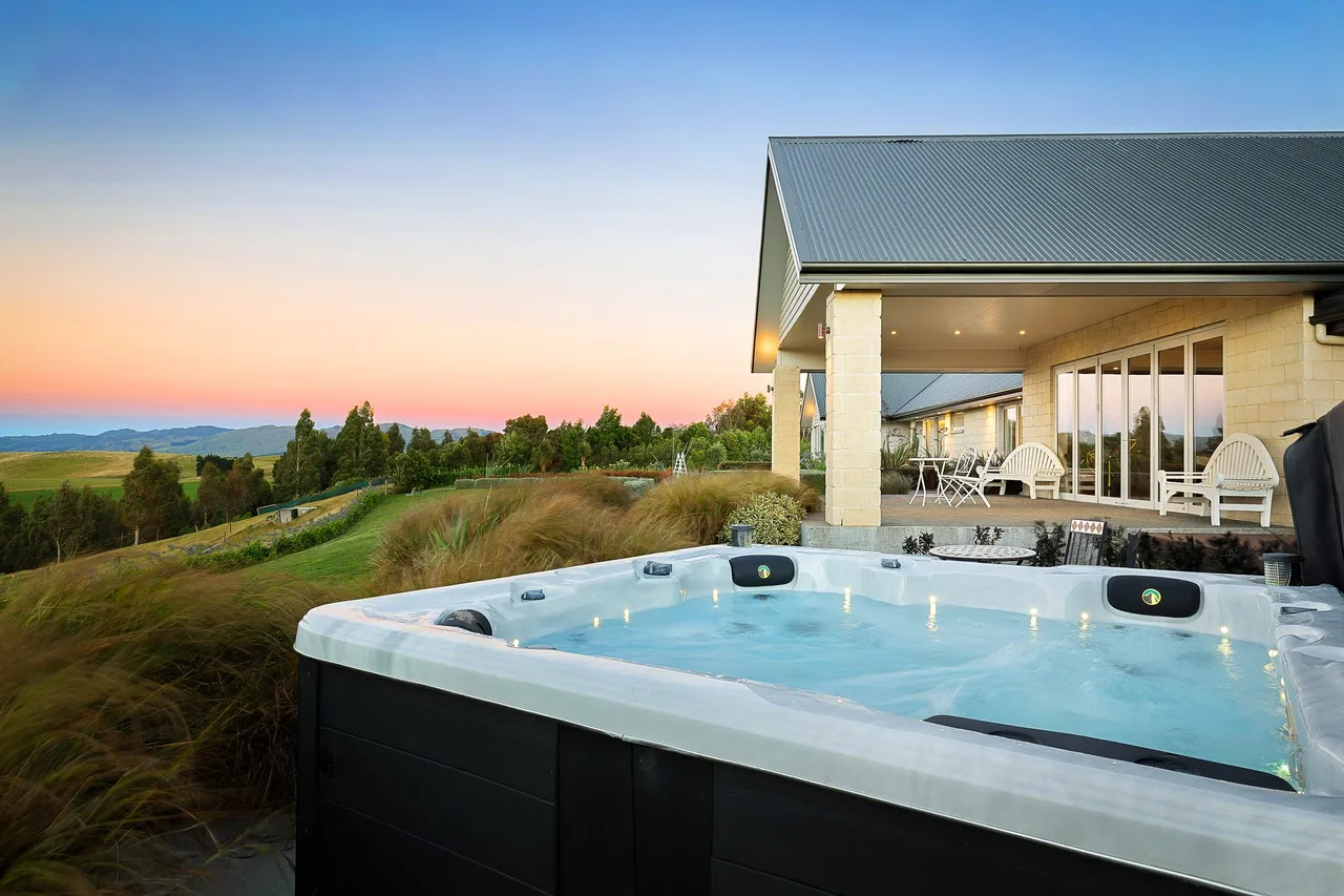 Ribbonwood view and spa pool